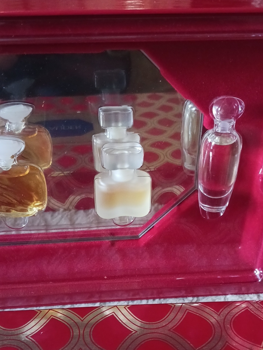 Estee Lauder Small Wonders Gift Set - Red - Picture 5 of 6